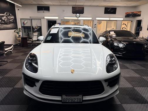 Carrara White Metallic 2020 Porsche Macan Macan Turbo
