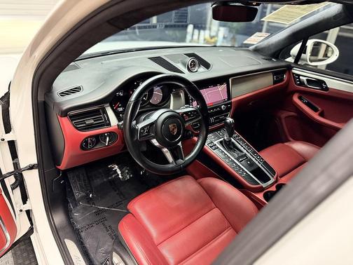 Carrara White Metallic 2020 Porsche Macan Macan Turbo