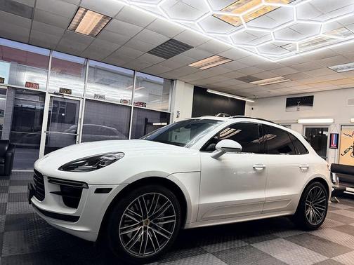 Carrara White Metallic 2020 Porsche Macan Macan Turbo