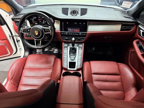 Carrara White Metallic 2020 Porsche Macan Macan Turbo