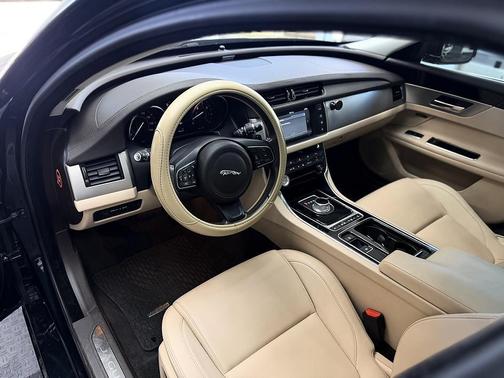British Racing Green Metallic 2016 Jaguar XF 35t Premium