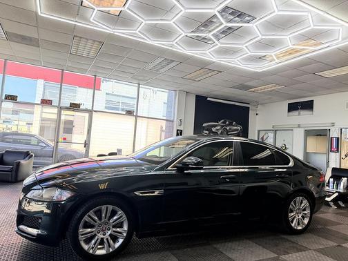 British Racing Green Metallic 2016 Jaguar XF 35t Premium