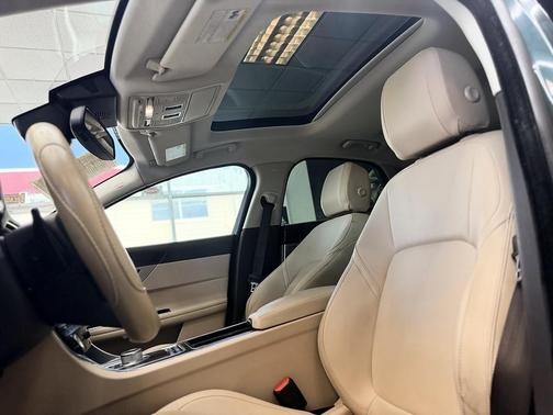British Racing Green Metallic 2016 Jaguar XF 35t Premium
