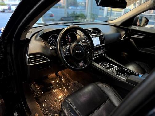 2017 Jaguar F-PACE 35t Prestige
