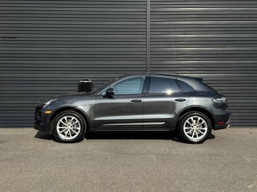 2022 Porsche Macan Base