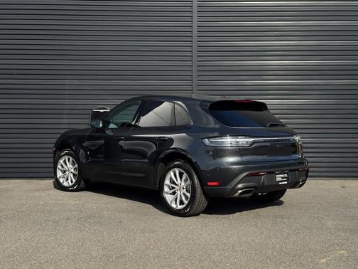 2022 Porsche Macan Base