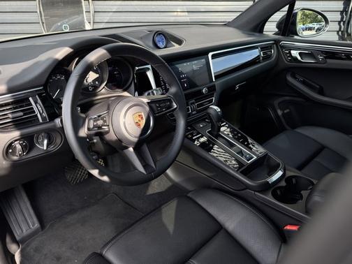 2022 Porsche Macan Base
