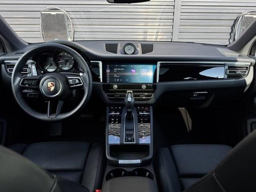 2022 Porsche Macan Base