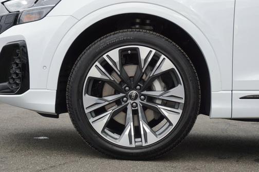 2025 Audi Q8 55 Premium Plus
