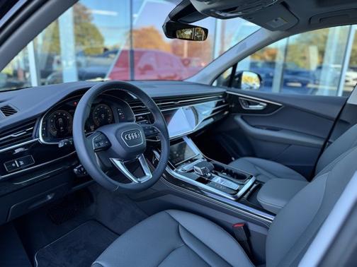 2025 Audi Q7 55 Premium Plus