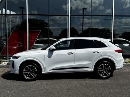 Glacier White Metallic 2025 Audi Q5 Premium Plus TFSI quattro S tronic