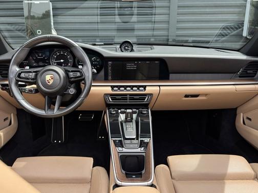 2021 Porsche 911 Carrera