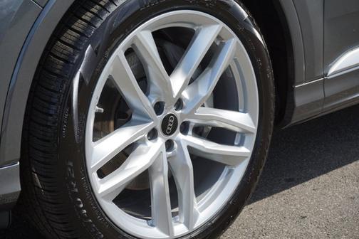 2025 Audi Q7 55 Premium Plus