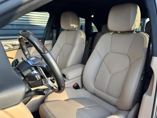 2020 Porsche Macan S