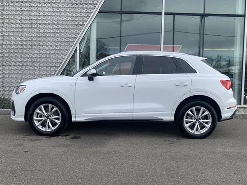 2025 Audi Q3 Premium 45 TFSI S line quattro Tiptronic