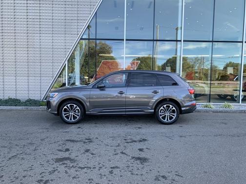 2025 Audi Q7 45 Premium Plus