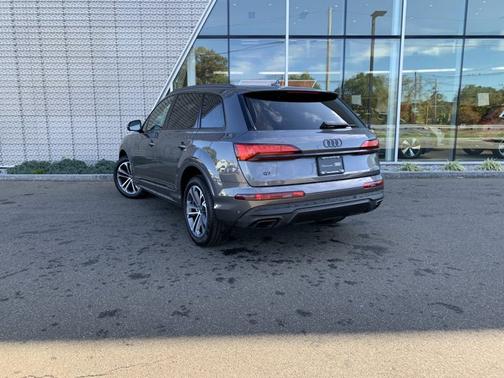2025 Audi Q7 45 Premium Plus