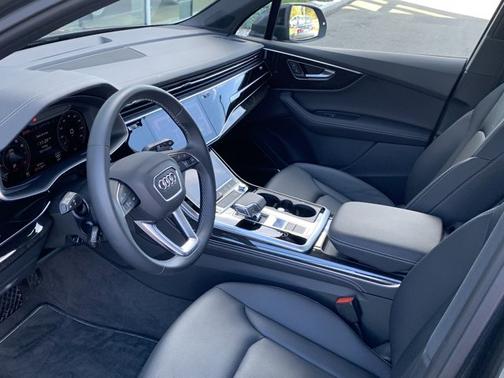 2025 Audi Q7 45 Premium Plus