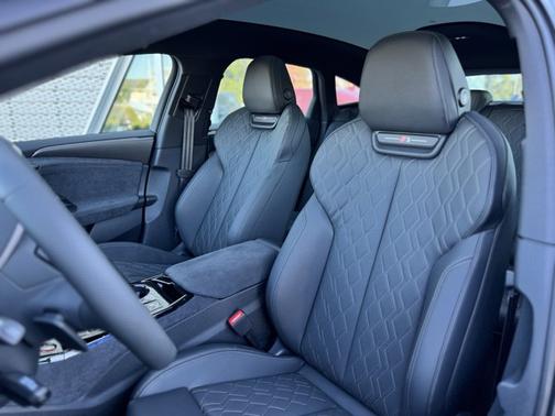 2025 Audi S6 e-tron Premium Plus