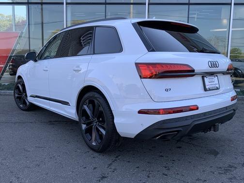Glacier White Metallic 2026 Audi Q7 55 Premium Plus