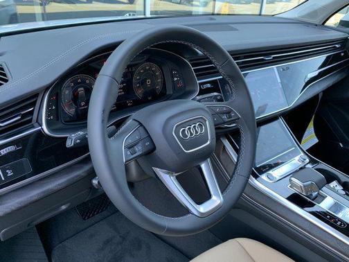 Glacier White Metallic 2026 Audi Q7 55 Premium Plus
