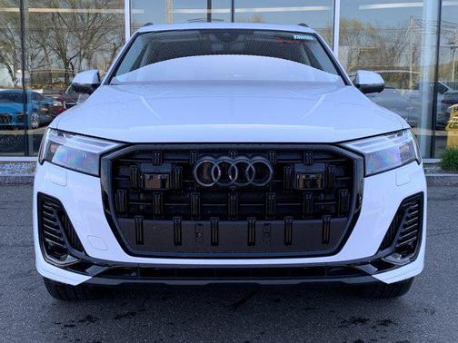 Glacier White Metallic 2026 Audi Q7 55 Premium Plus