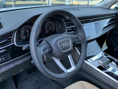 Glacier White Metallic 2026 Audi Q7 55 Premium Plus