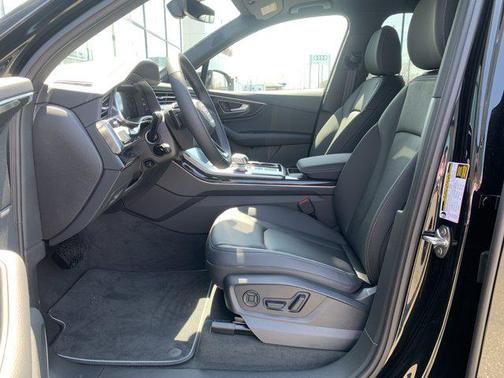 Mythos Black Metallic 2026 Audi Q7 45 Premium