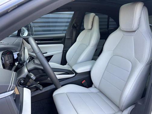 2025 Porsche Macan 4