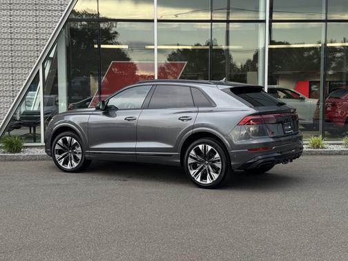 2025 Audi Q8 55 Premium Plus
