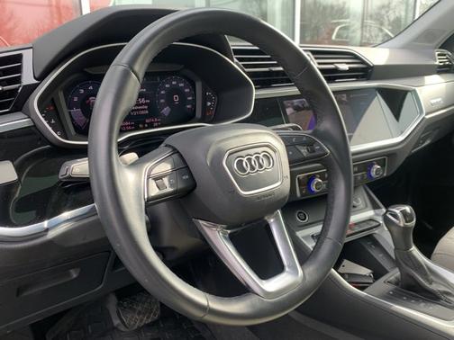 2023 Audi Q3 Premium 45 TFSI S line quattro Tiptronic