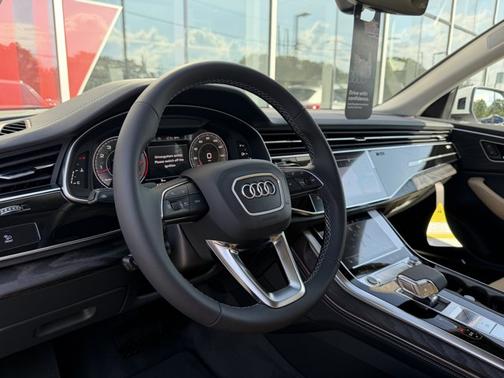 Glacier White Metallic 2026 Audi Q8 55 Premium Plus