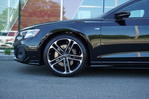 2025 Audi A8 L 55 TFSI quattro Tiptronic