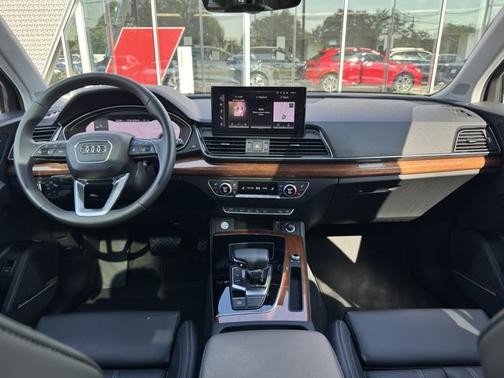 2023 Audi Q5 45 S line Prestige