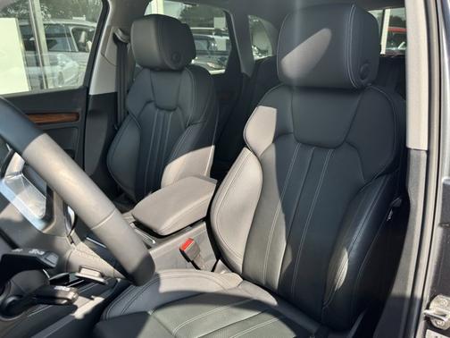 2023 Audi Q5 45 S line Prestige
