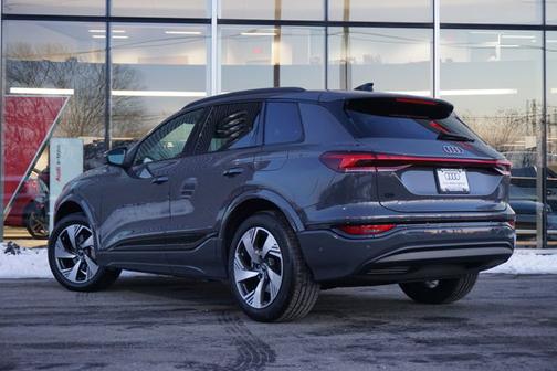 2025 Audi Q6 e-tron Premium Plus quattro