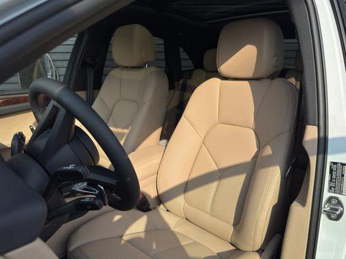 2025 Porsche Macan AWD