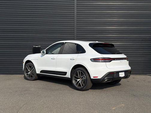 2025 Porsche Macan AWD
