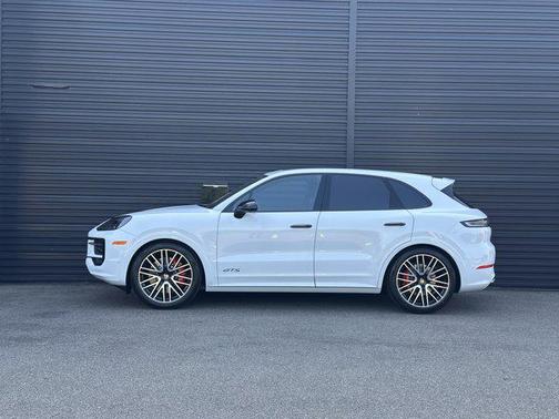 2025 Porsche Cayenne GTS