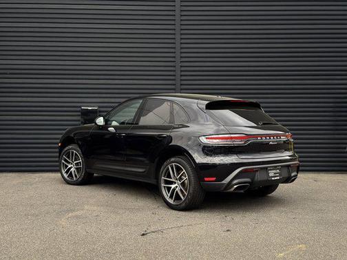 2025 Porsche Macan Base