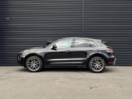 2025 Porsche Macan Base