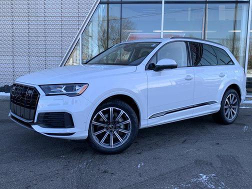 2023 Audi Q7 45 Premium Plus
