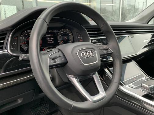 2023 Audi Q7 45 Premium Plus