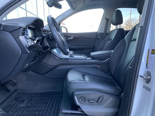 2023 Audi Q7 45 Premium Plus