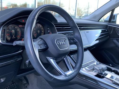 2023 Audi Q7 45 Premium Plus