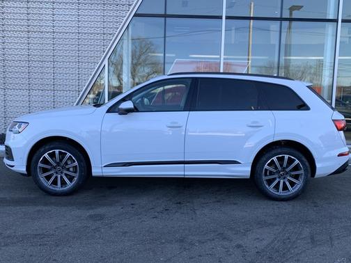 2023 Audi Q7 45 Premium Plus
