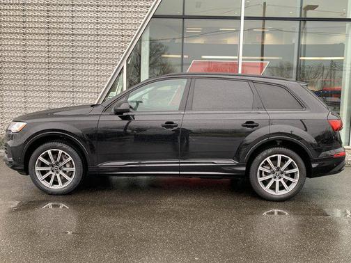 2023 Audi Q7 45 Premium Plus