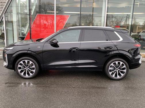 Mythos Black Metallic 2026 Audi Q3 S line