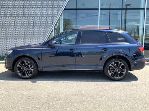 Waitomo Blue Metallic 2026 Audi Q7 55 Premium Plus