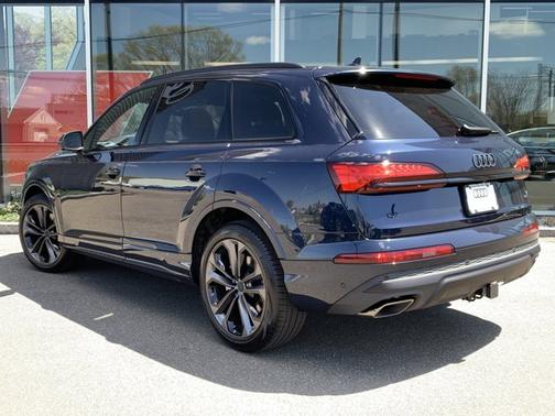 Waitomo Blue Metallic 2026 Audi Q7 55 Premium Plus
